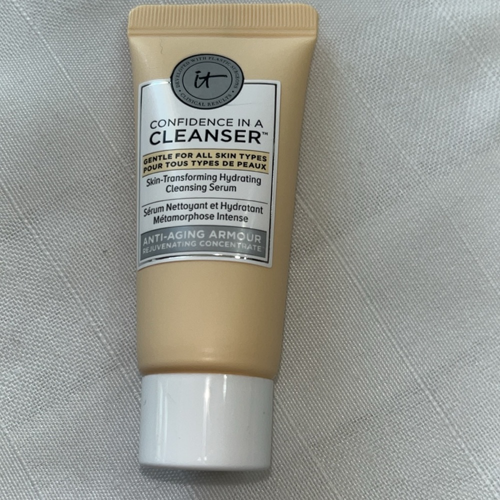 IT cleanser Skin Transforming hydrating Cleansing Serum 0.6 fl.oz